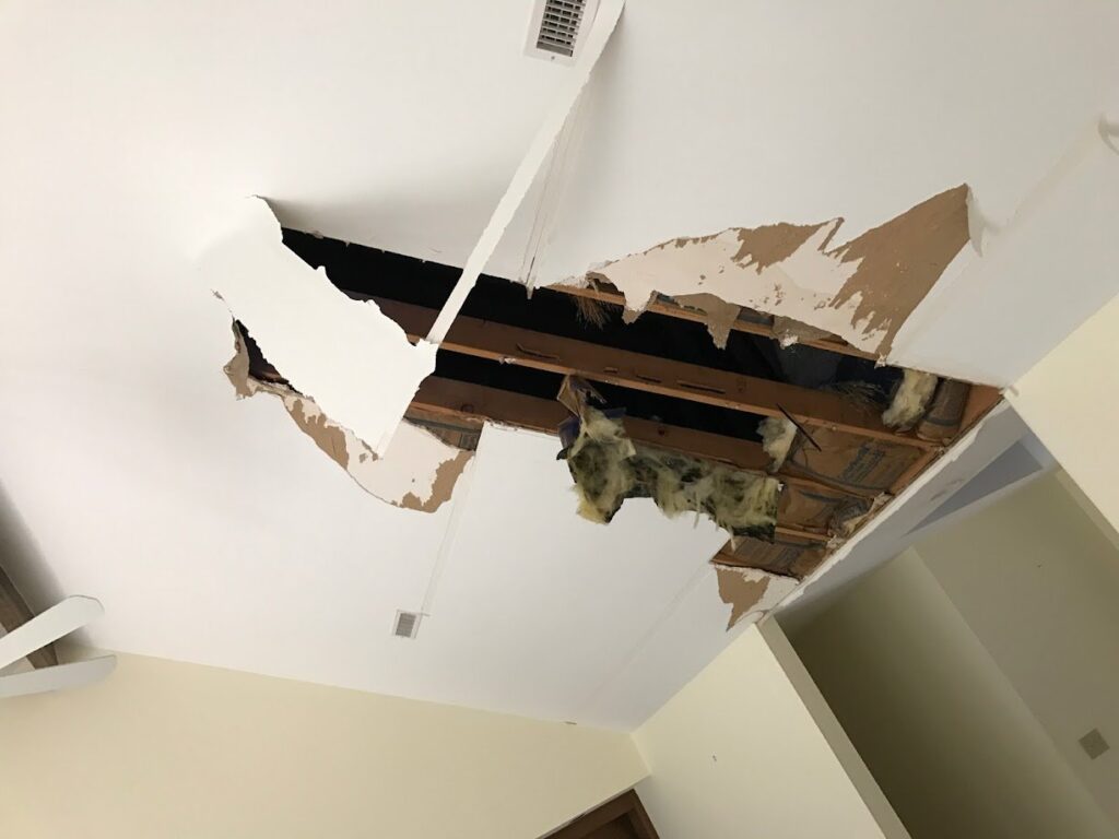 Can Roof Leak Cause Roof To Collapse?