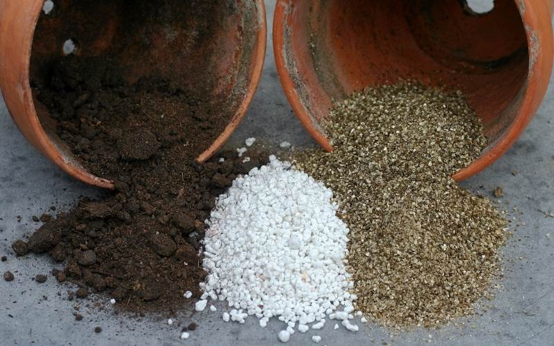 Will Vermiculite Break Up Clay Soil?
